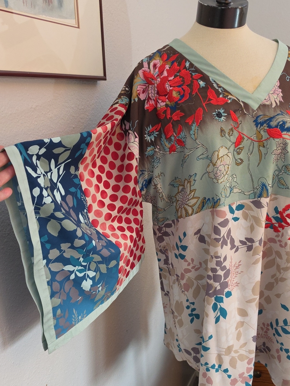 Soft Surroundings Patchwork Mixed Media Artsy Flowy Floral V-Neck Tunic Kimono